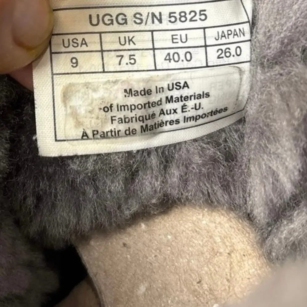 UGG Australia Classic Short Gray Sheepskin Boots Women Size 9 S/N 5826